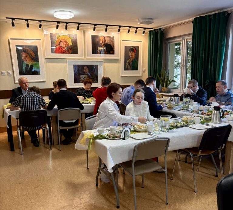 Spotkanie przy Wielkanocnym stole